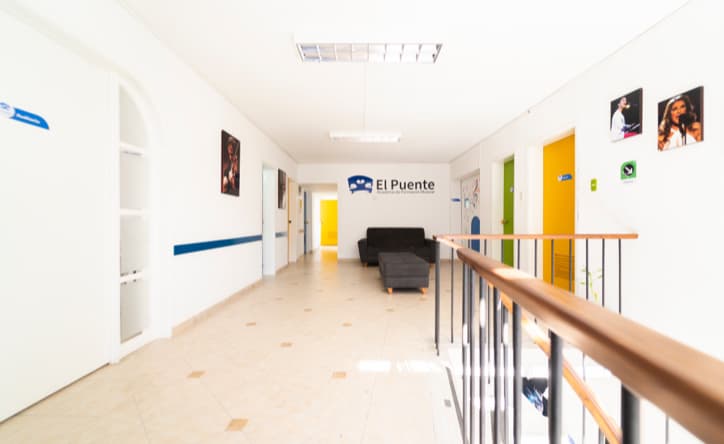 Fachada Academia El Puente